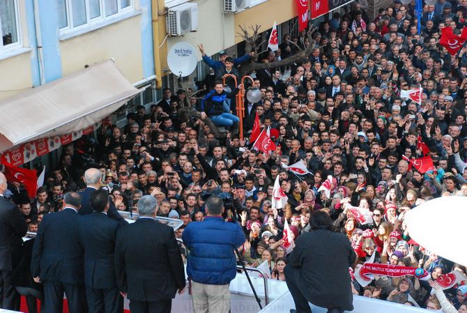 MHP LİDERi DEVLET BAHÇELİ AKHİSARLILAR İLE BULUŞTU